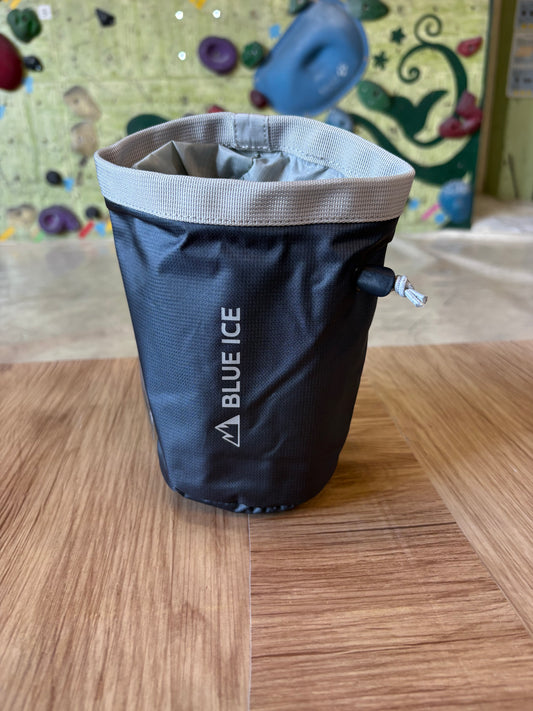 [BLUE ICE] Sender Chalk Bag (India Ink)
